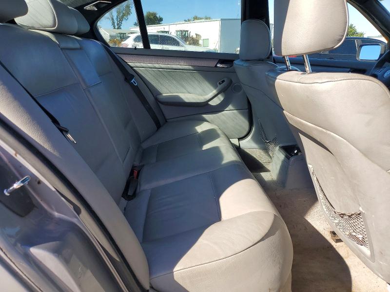 Photo 10 from auction – 2004 BMW 330 with VIN WBAEV53414KM33935