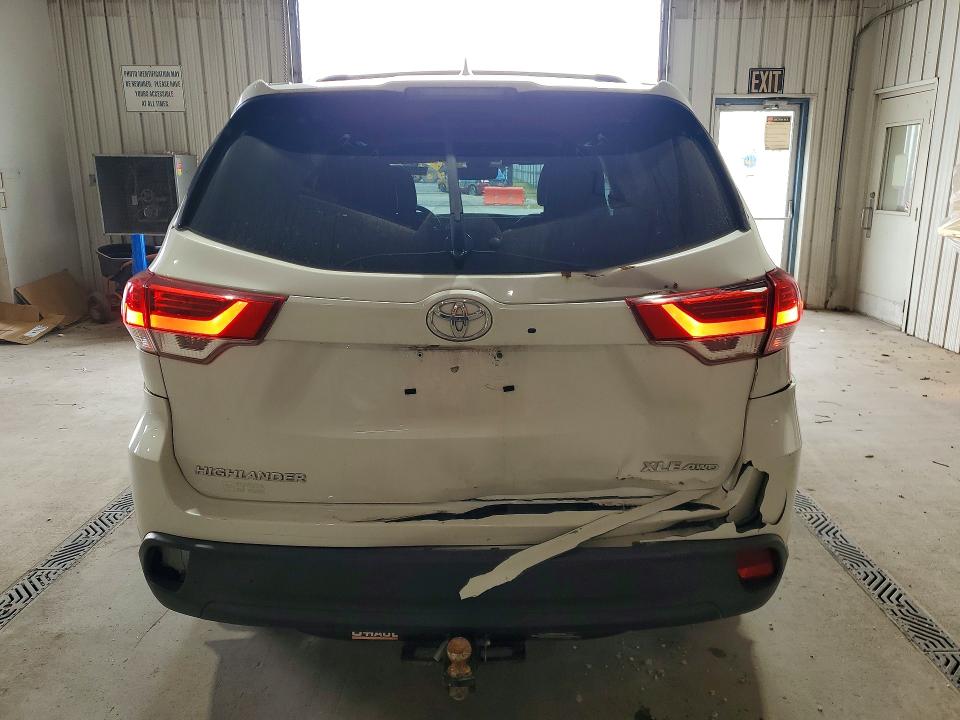 Photo 6 from auction – 2019 TOYOTA HIGHLANDER with VIN 5TDJZRFH6KS598302