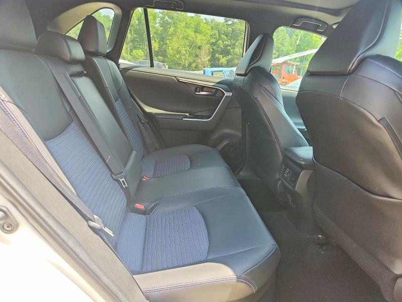 Photo 11 from auction – 2022 TOYOTA RAV4 with VIN 4T3E6RFV5NU076988