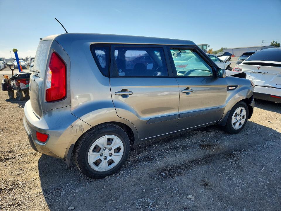 Photo 3 from auction – 2013 KIA SOUL with VIN KNDJT2A5XD7579187