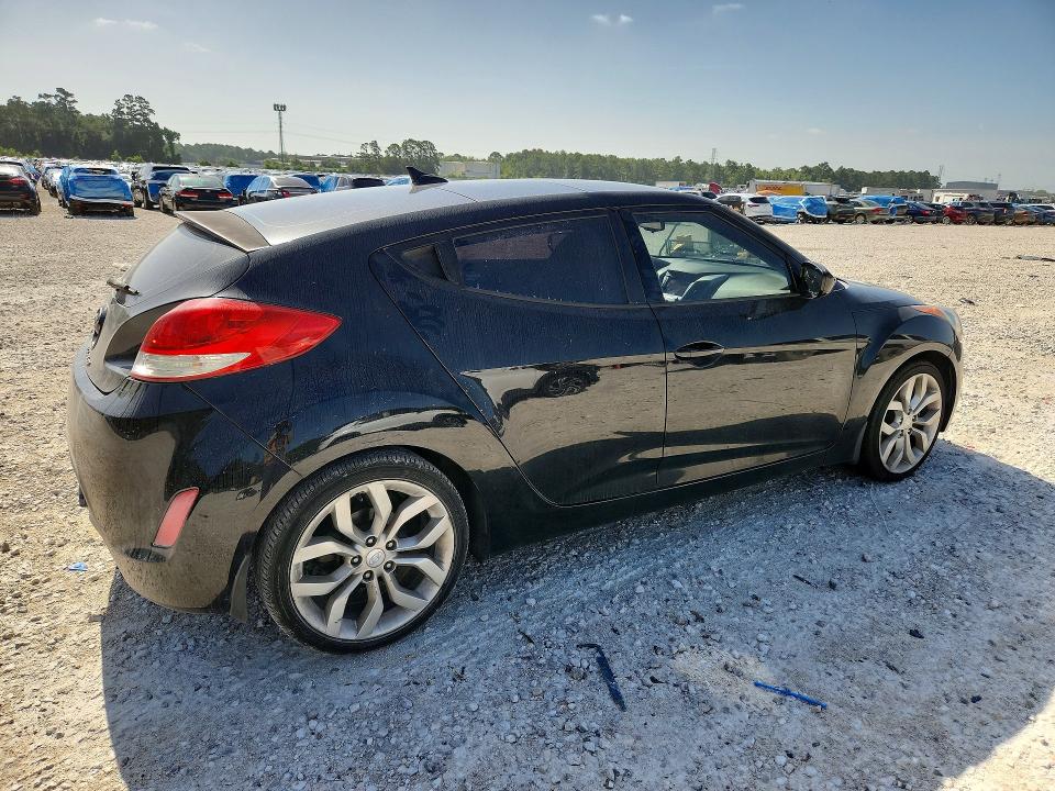 Photo 3 from auction – 2013 HYUNDAI VELOSTER with VIN KMHTC6AD5DU097697