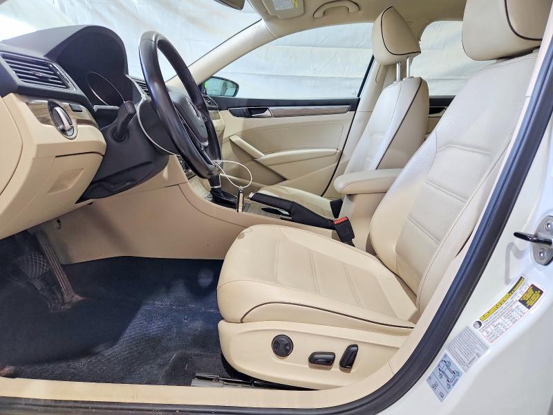 Photo 7 from auction – 2017 VOLKSWAGEN PASSAT with VIN 1VWGT7A35HC009372