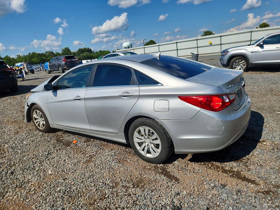 Photo 2 from auction – 2011 HYUNDAI SONATA with VIN 5NPEB4AC7BH111926