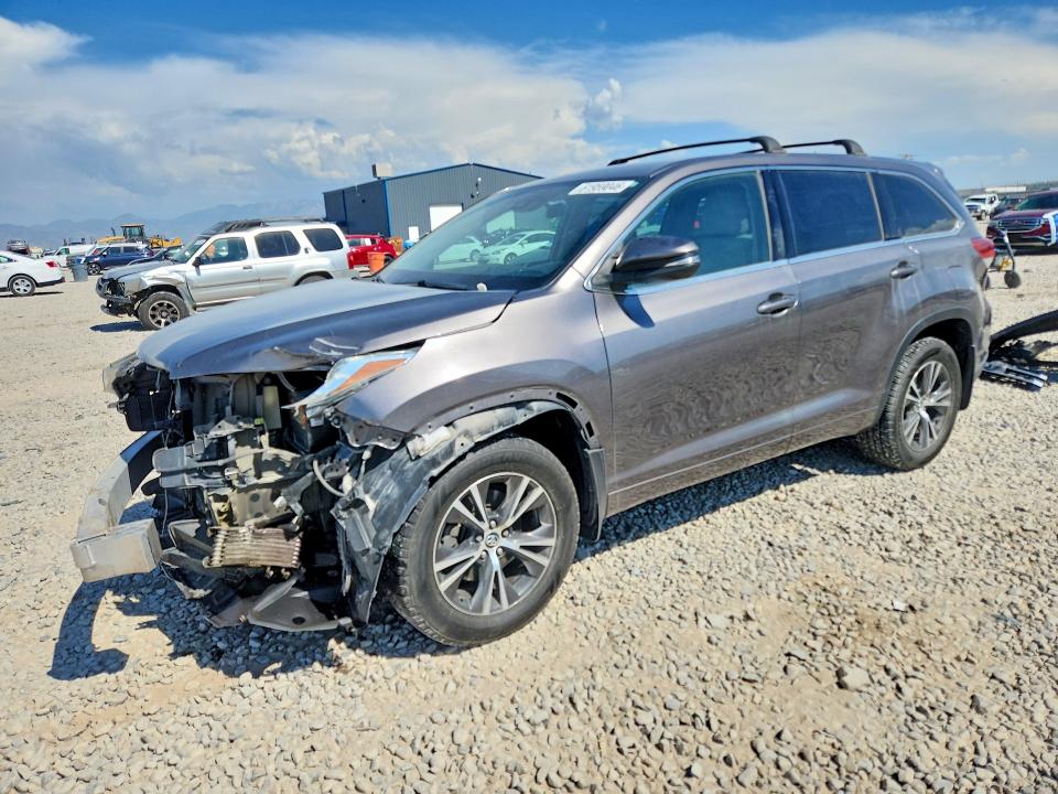 TOYOTA HIGHLANDER 2018 with VIN 5TDBZRFH3JS499343 - Photo from auction