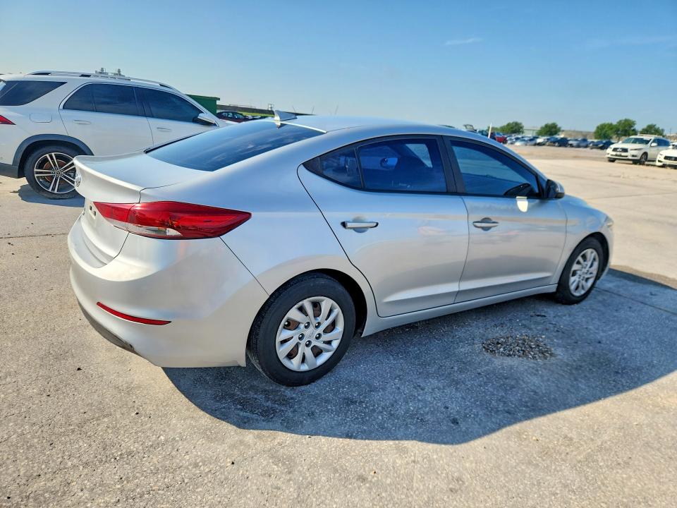 Photo 3 from auction – 2017 HYUNDAI ELANTRA with VIN 5NPD74LF1HH168250