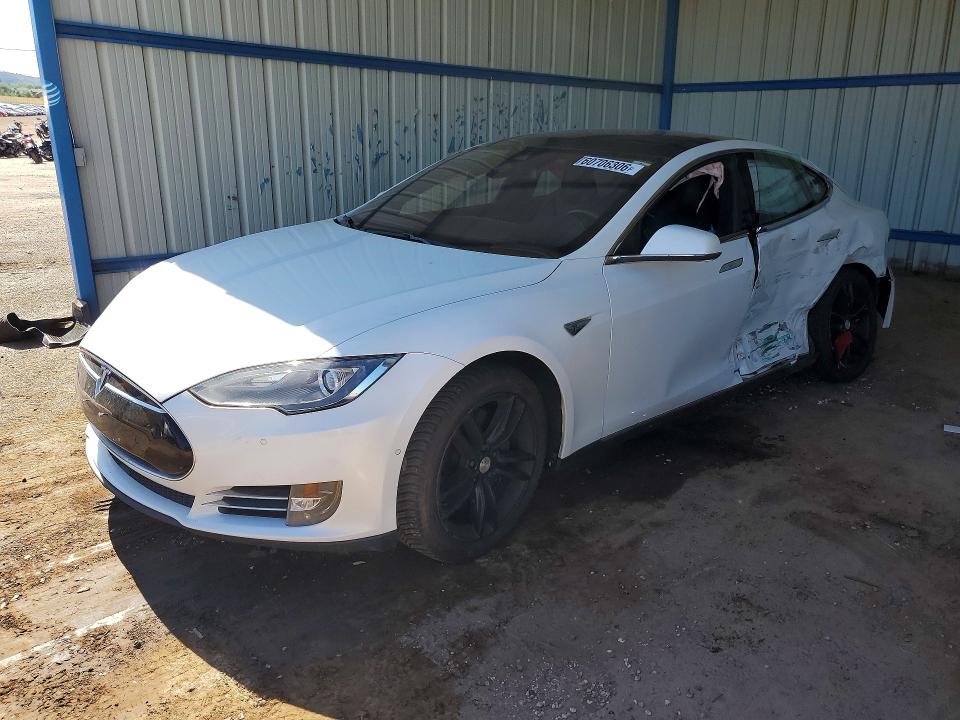 TESLA MODEL S 2016 with VIN 5YJSA1E2XGF124696 - Photo from auction