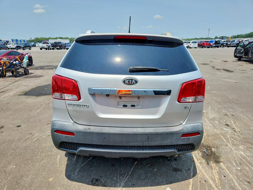 Photo 6 from auction – 2012 KIA SORENTO with VIN 5XYKU3A68CG306461