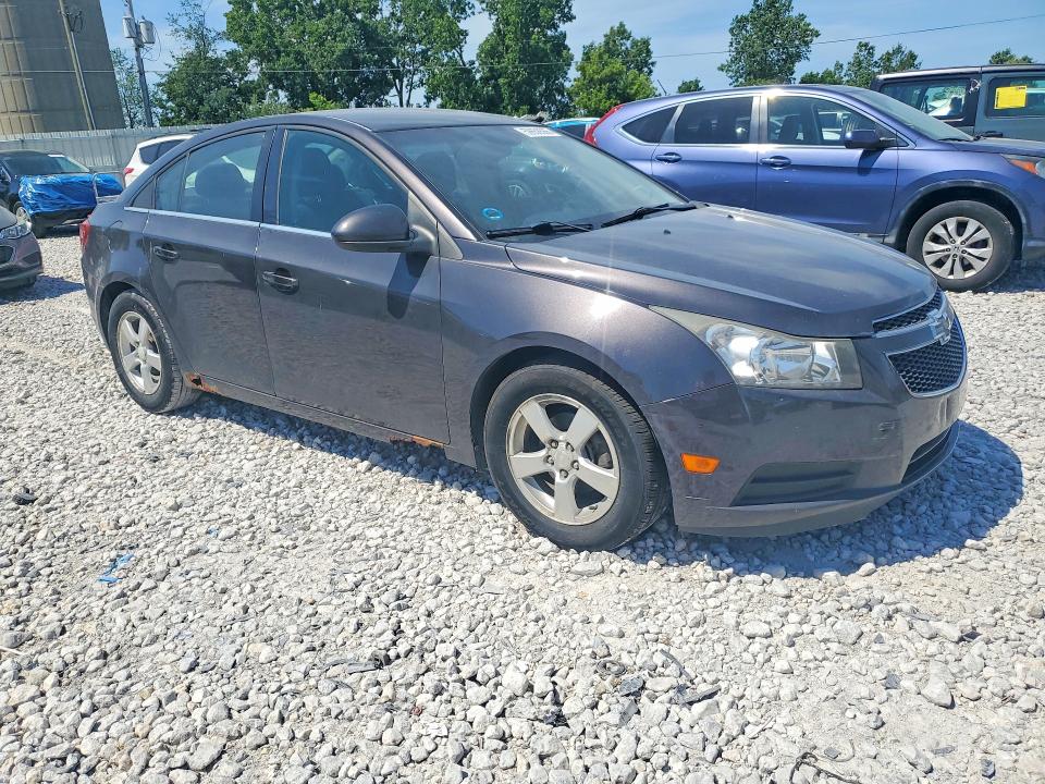 Photo 4 from auction – 2014 CHEVROLET CRUZE with VIN 1G1PC5SB7E7329965