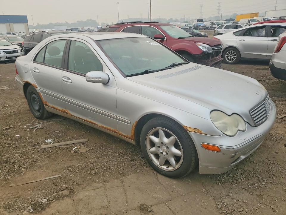 Photo 4 from auction – 2003 MERCEDES-BENZ C with VIN WDBRF81J53F357637