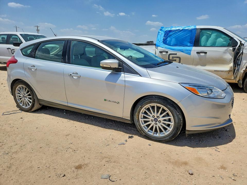 Photo 4 from auction – 2017 FORD FOCUS with VIN 1FADP3R47HL343571