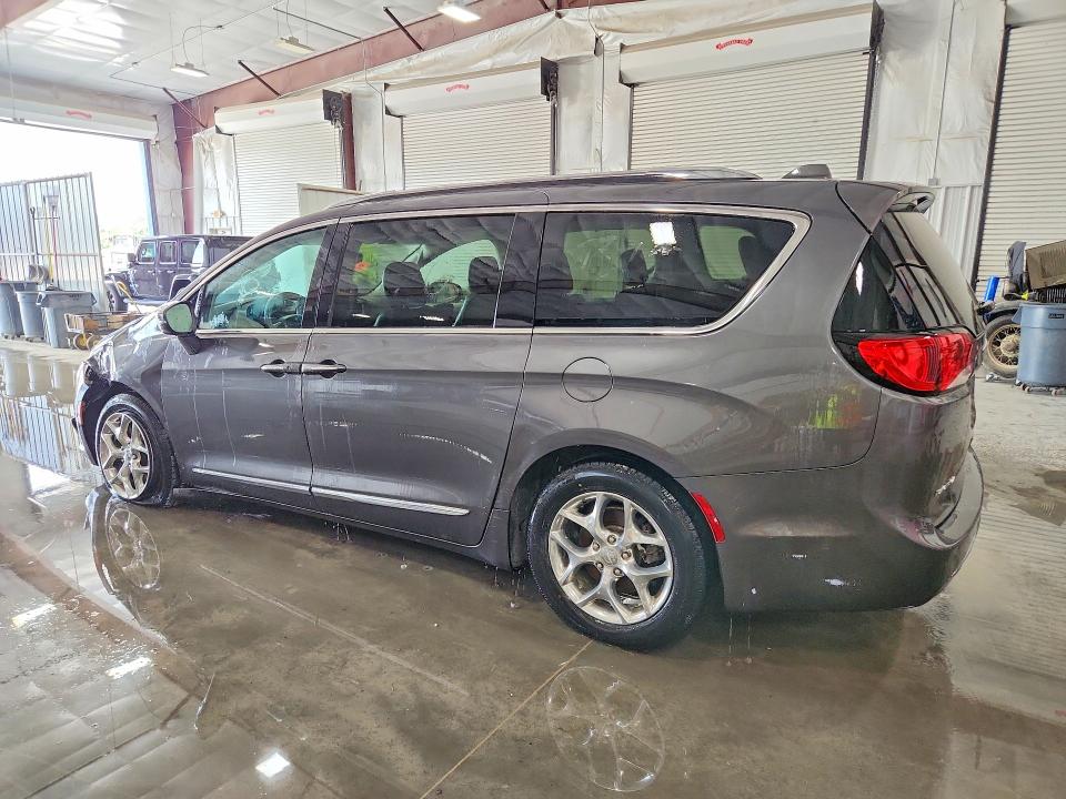 Photo 2 from auction – 2017 CHRYSLER PACIFICA with VIN 2C4RC1GG7HR754554