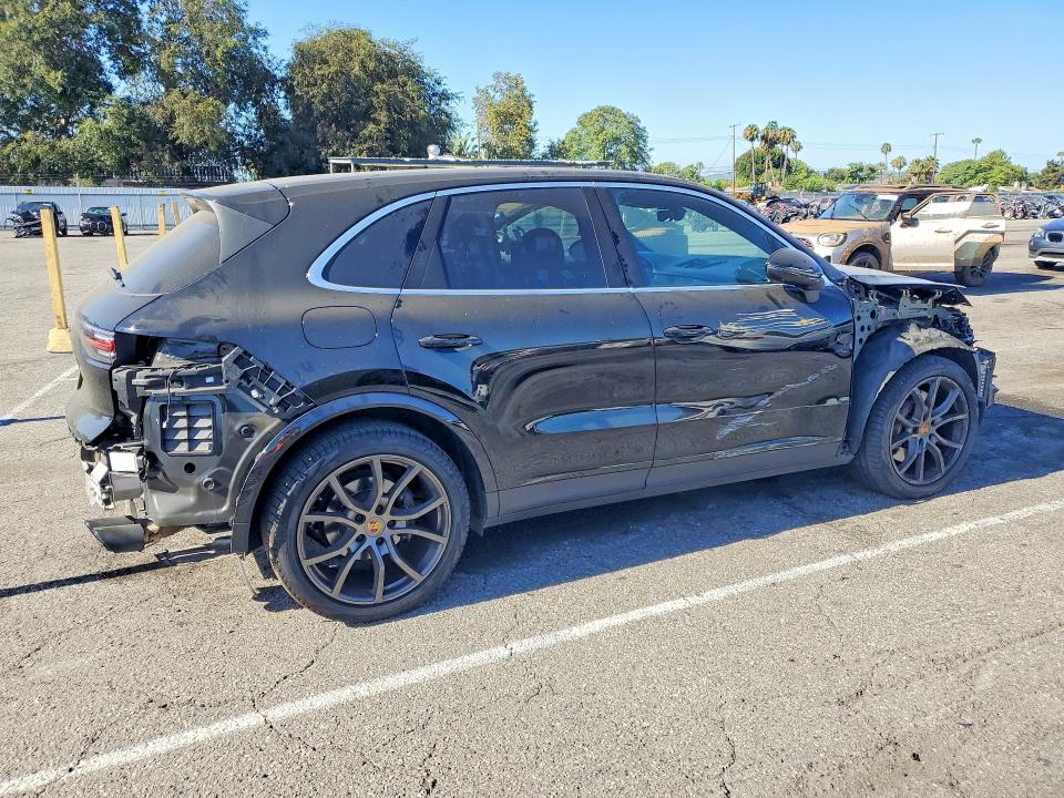 Photo 3 from auction – 2023 PORSCHE CAYENNE with VIN WP1AA2AY6PDA01575