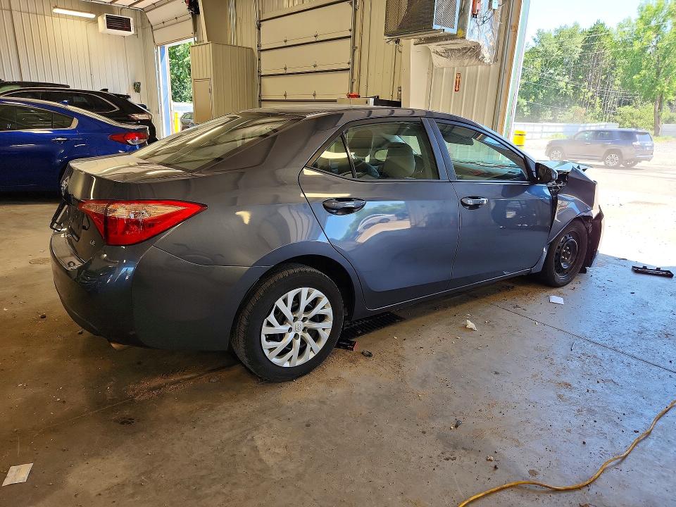 Photo 3 from auction – 2018 TOYOTA COROLLA with VIN 5YFBURHE7JP831052