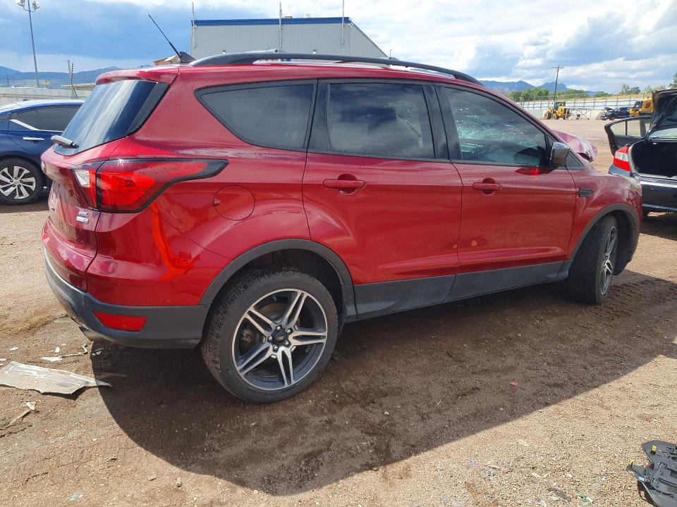 Photo 3 from auction – 2019 FORD ESCAPE with VIN 1FMCU9HD6KUC04225