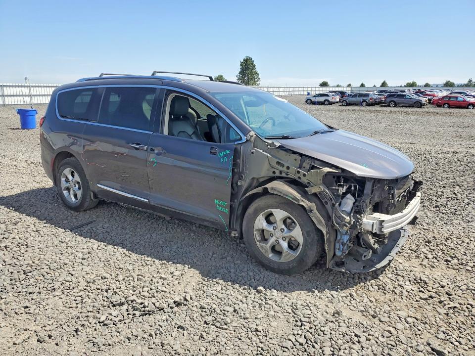 Photo 4 from auction – 2017 CHRYSLER PACIFICA with VIN 2C4RC1EGXHR628305