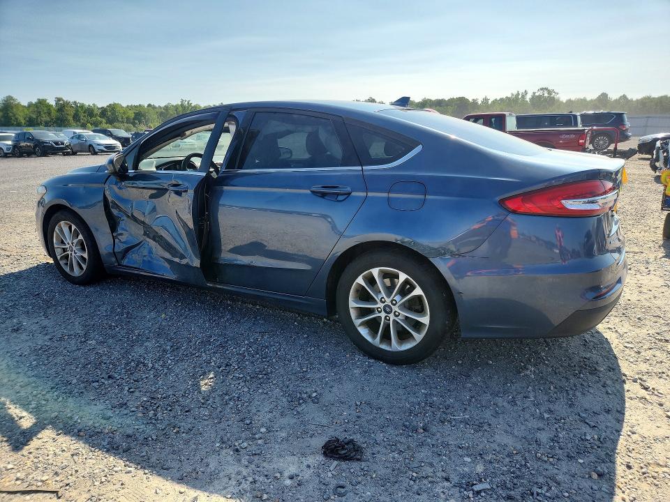 Photo 2 from auction – 2019 FORD FUSION with VIN 3FA6P0HD6KR128572