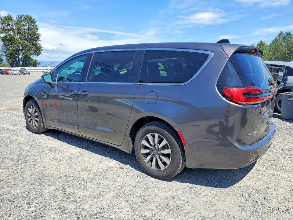 Photo 2 from auction – 2023 CHRYSLER PACIFICA with VIN 2C4RC1L7XPR542123