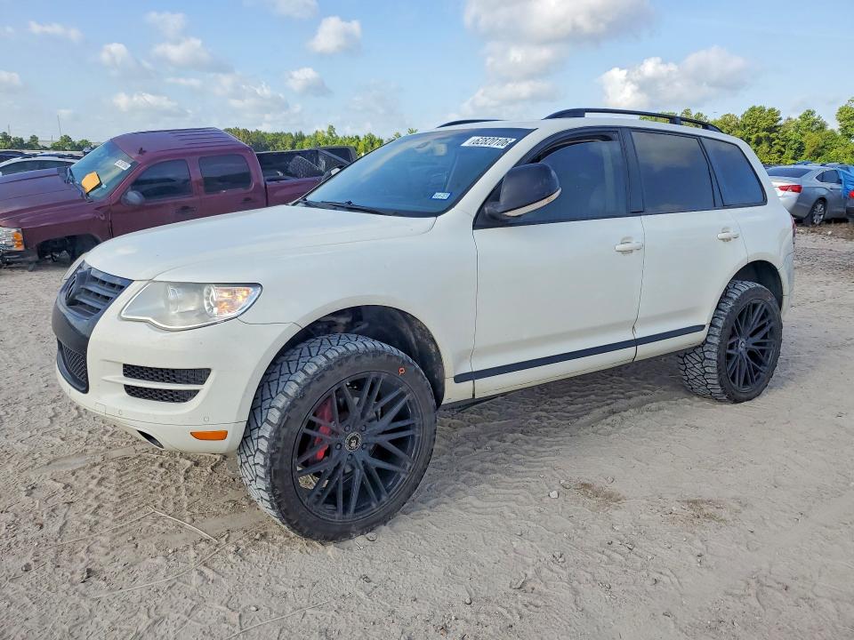 2010 VOLKSWAGEN TOUAREG