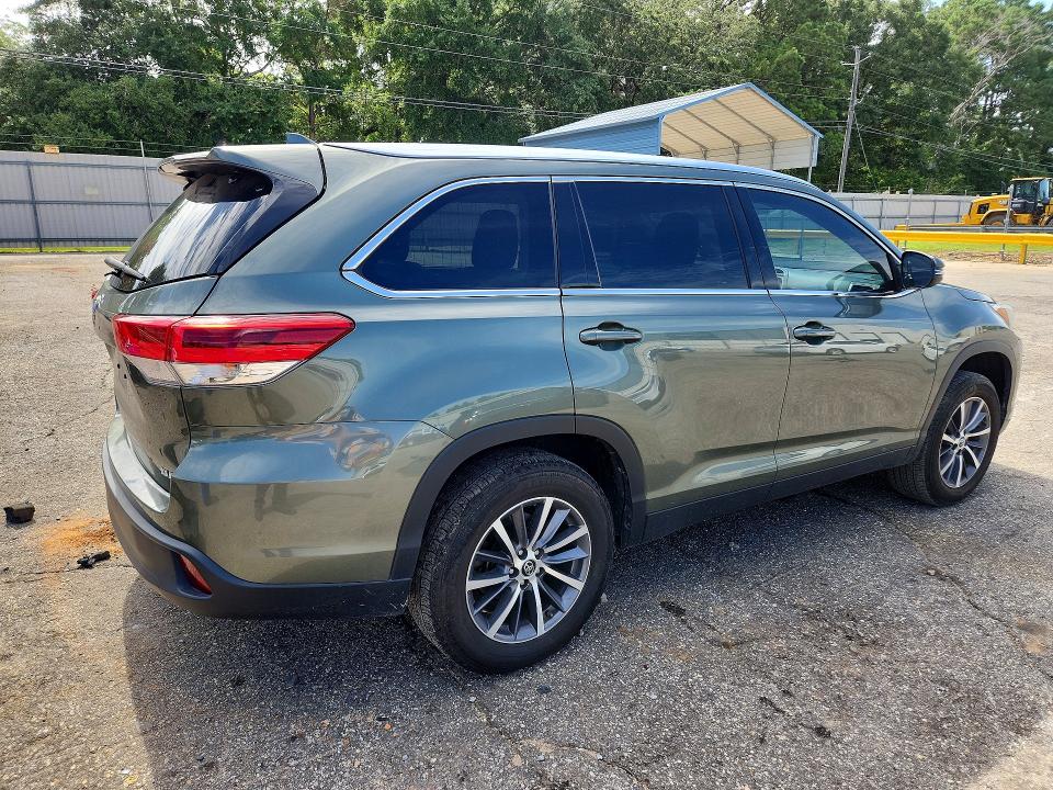 Photo 3 from auction – 2019 TOYOTA HIGHLANDER with VIN 5TDKZRFH0KS310245
