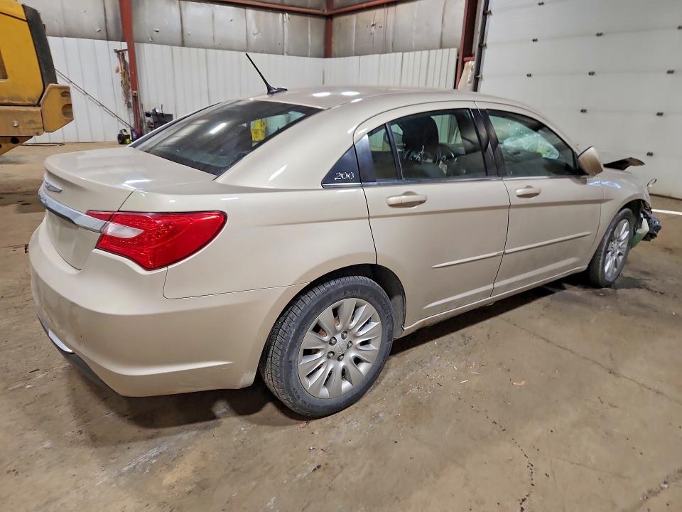 Photo 3 from auction – 2013 CHRYSLER 200 with VIN 1C3CCBAG1DN688647