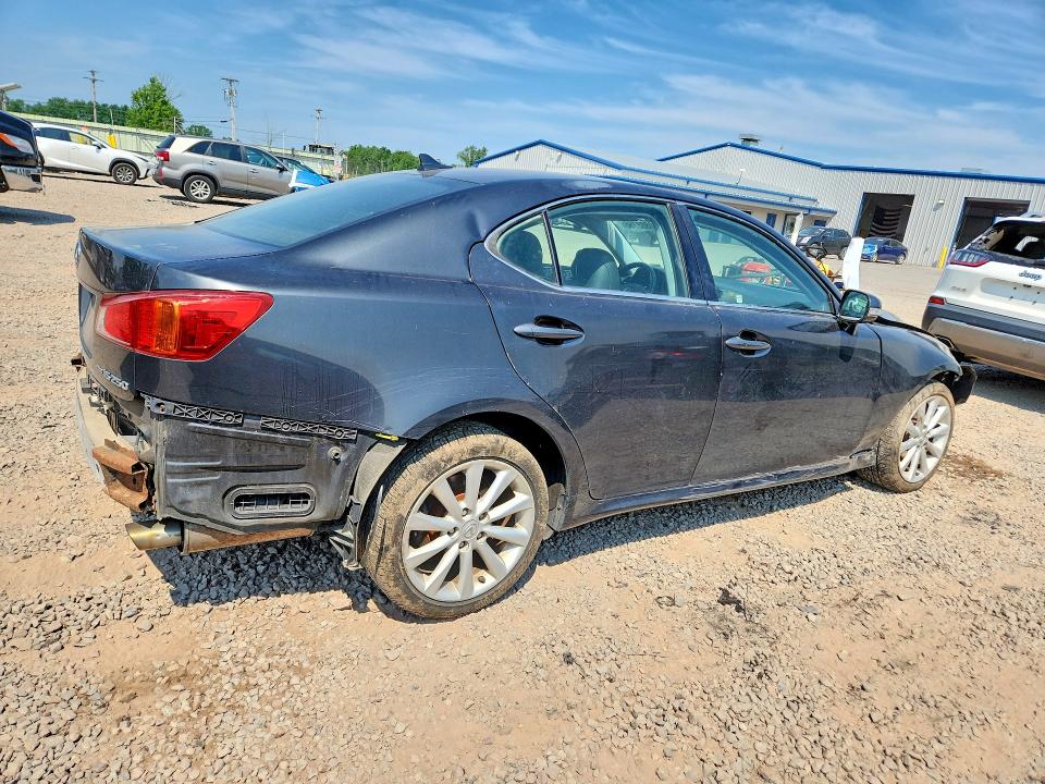 Photo 3 from auction – 2009 LEXUS IS with VIN JTHCK262392030590