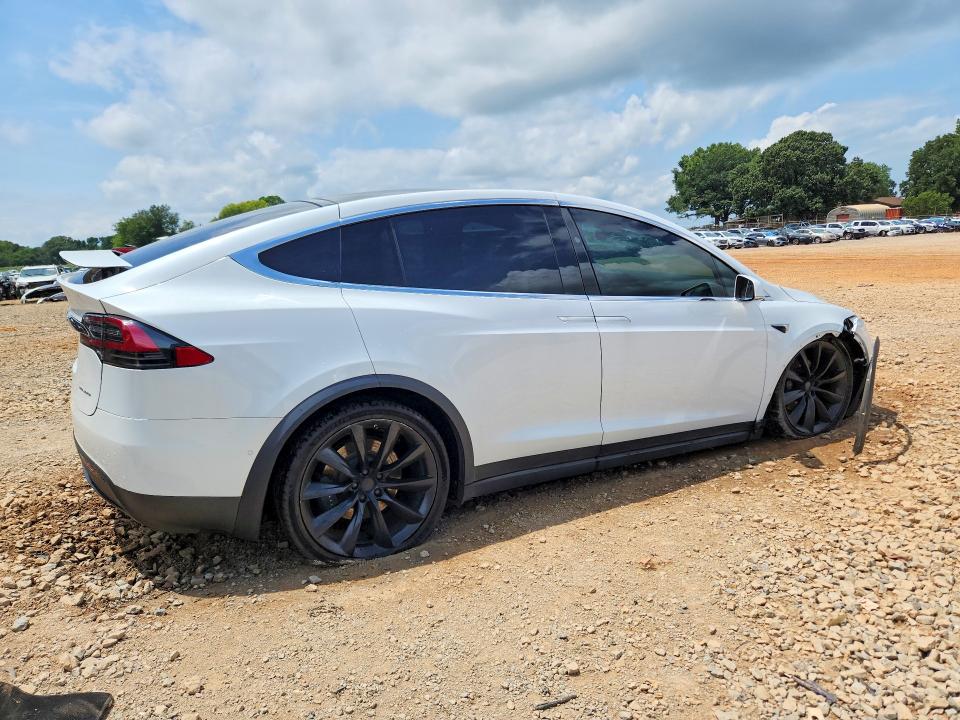 Photo 3 from auction – 2020 TESLA MODEL X with VIN 5YJXCBE2XLF300064