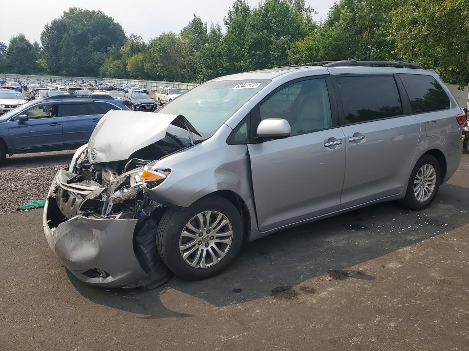2015 TOYOTA SIENNA - Търг №62442876
