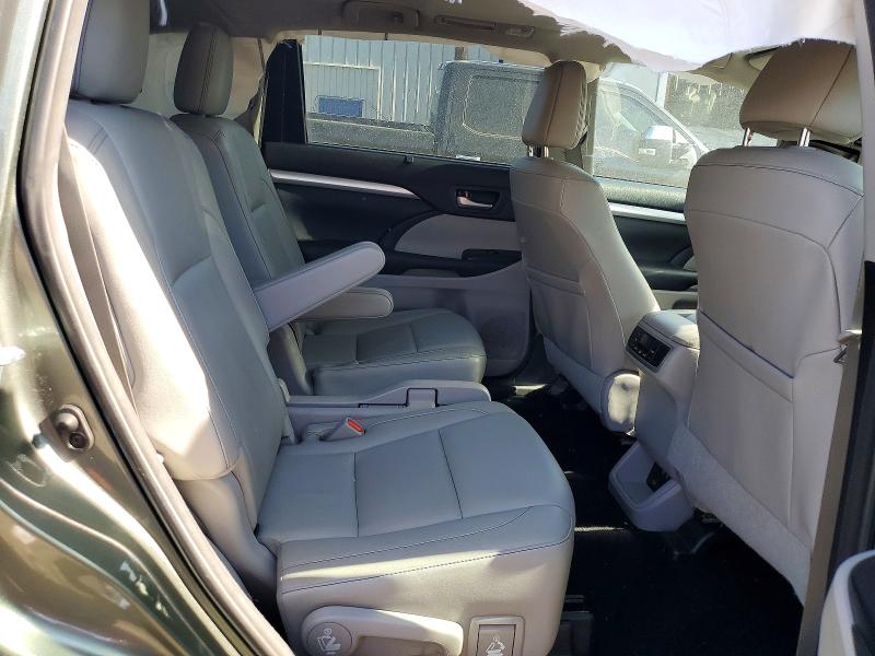Photo 11 from auction – 2017 TOYOTA HIGHLANDER with VIN 5TDJZRFH1HS391406