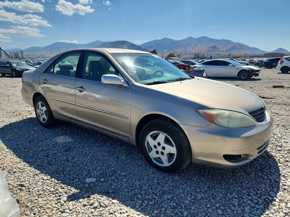 Photo 4 from auction – 2004 TOYOTA CAMRY with VIN JTDBE32K640266932