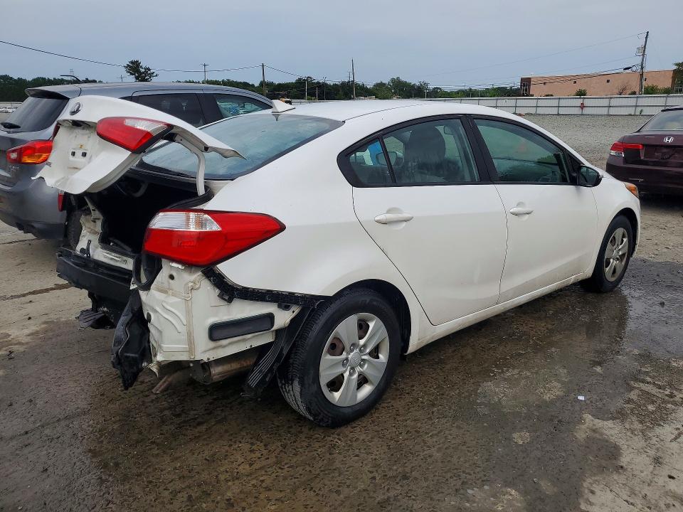 Photo 3 from auction – 2016 KIA FORTE with VIN KNAFX4A6XG5535900