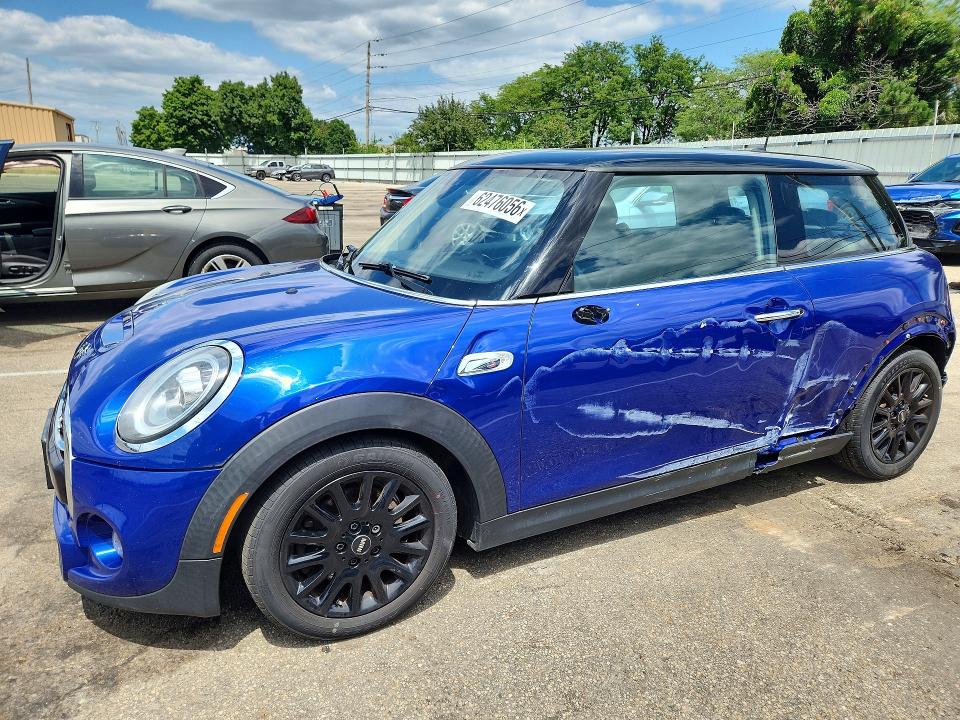 MINI COOPER 2020 with VIN WMWXR5C05L2L85607 - Photo from auction
