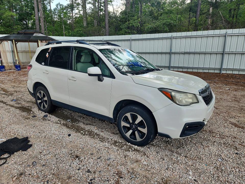 Photo 4 from auction – 2017 SUBARU FORESTER with VIN JF2SJAEC9HH530383