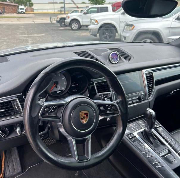 Photo 9 from auction – 2017 PORSCHE MACAN with VIN WP1AB2A56HLB10242