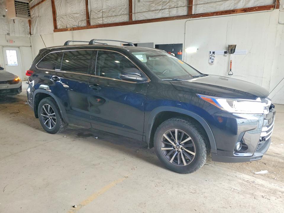Photo 4 from auction – 2017 TOYOTA HIGHLANDER with VIN 5TDJZRFHXHS518766