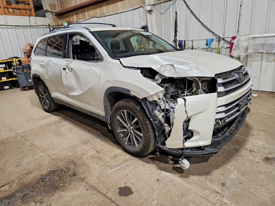 Photo 4 from auction – 2019 TOYOTA HIGHLANDER with VIN 5TDJZRFH9KS599332