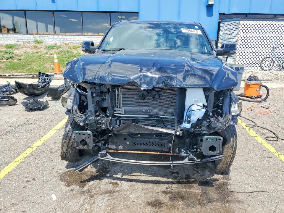 Снимка 5 от търг – 2025 RAM 1500 с VIN 1C6RRFFG4SN513933