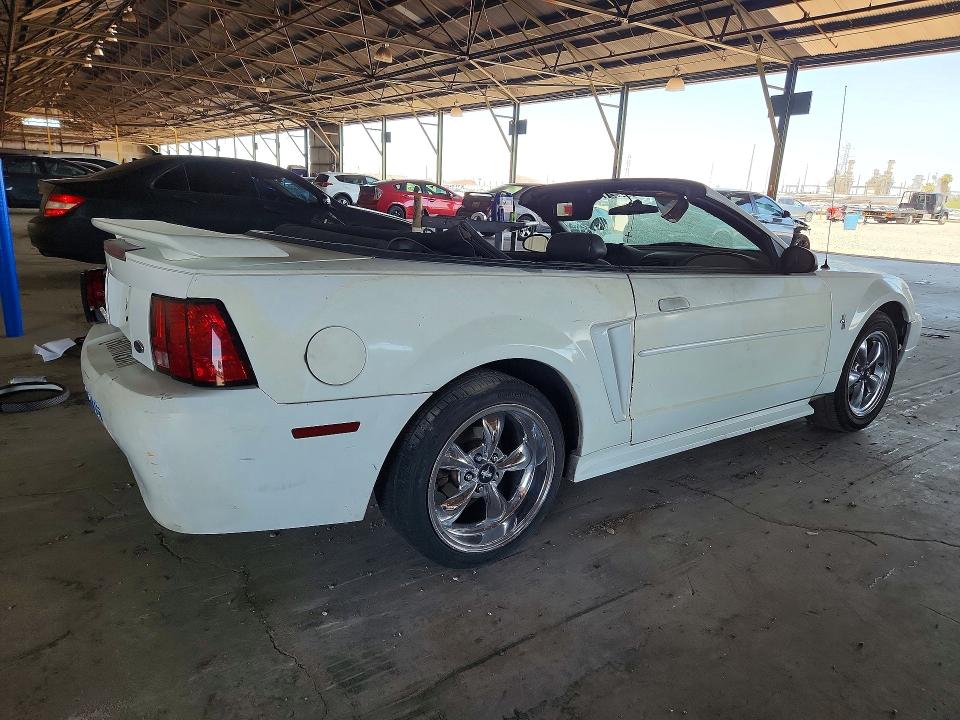 Photo 3 from auction – 2000 FORD MUSTANG with VIN 1FAFP4446YF239450