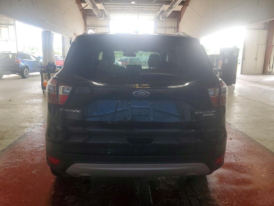 Photo 6 from auction – 2018 FORD ESCAPE with VIN 1FMCU9J95JUD55996