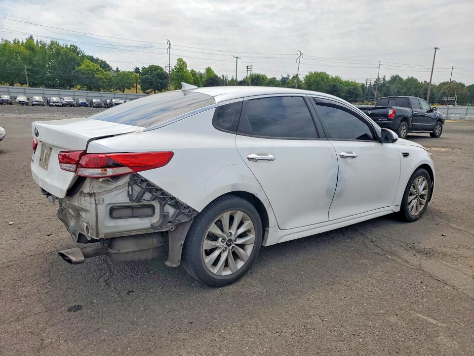 Photo 3 from auction – 2018 KIA OPTIMA with VIN 5XXGT4L34JG267113