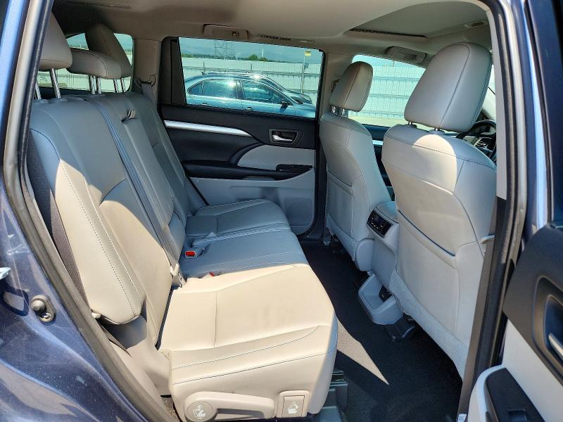 Photo 11 from auction – 2018 TOYOTA HIGHLANDER with VIN 5TDJZRFH2JS864526