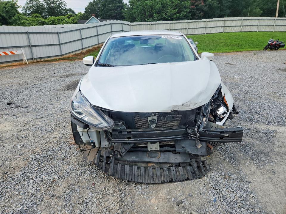 Photo 5 from auction – 2017 NISSAN SENTRA with VIN 3N1AB7AP2HY374584