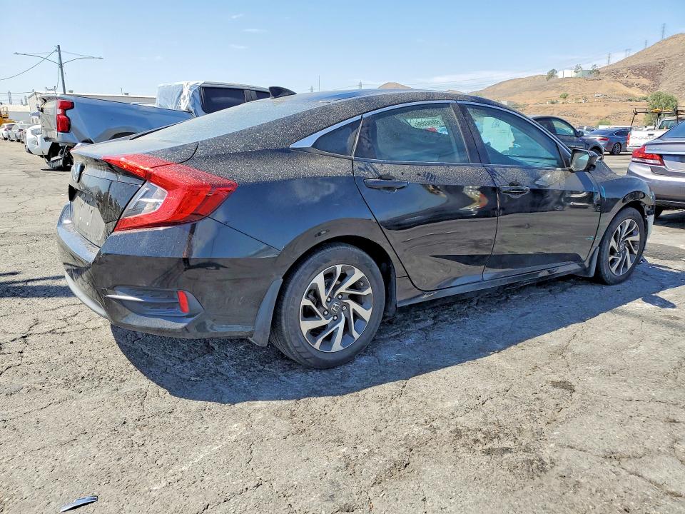 Photo 3 from auction – 2018 HONDA CIVIC with VIN 2HGFC2F70JH528055