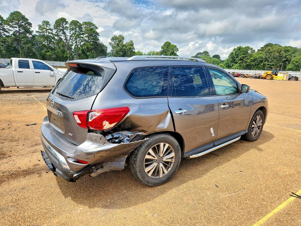 Photo 3 from auction – 2018 NISSAN PATHFINDER with VIN 5N1DR2MN1JC623437