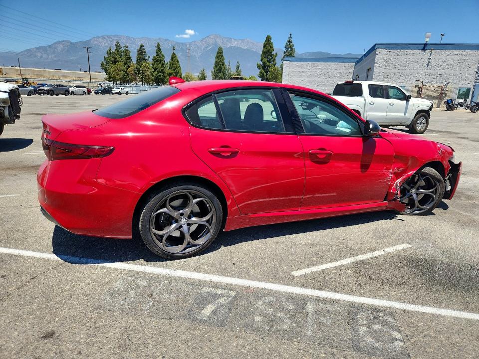 Photo 3 from auction – 2018 ALFA ROMEO GIULIA with VIN ZARFAEBN7J7598843