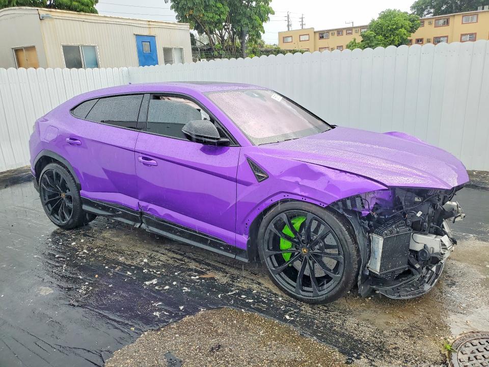 Photo 4 from auction – 2022 LAMBORGHINI URUS with VIN ZPBUA1ZL6NLA21550