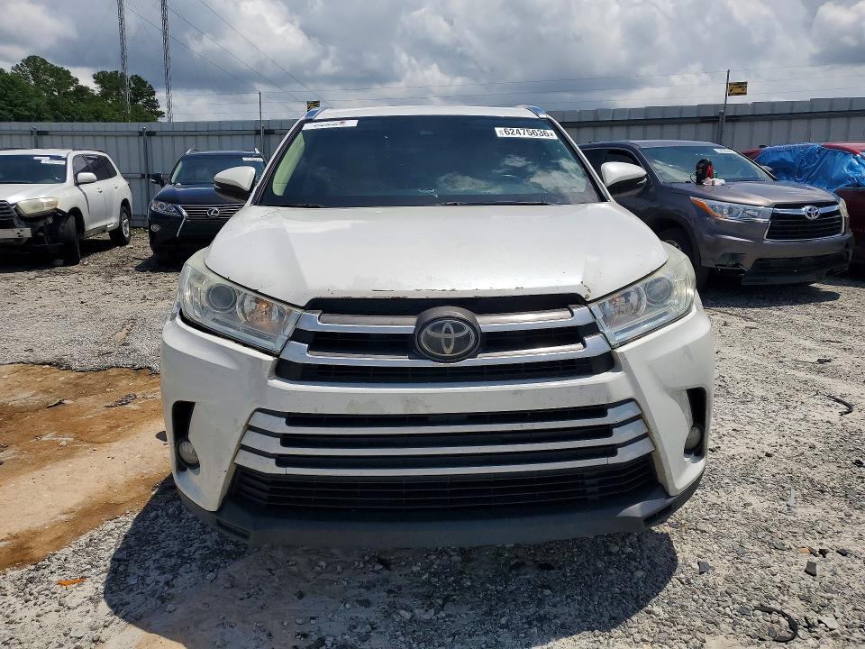 Photo 5 from auction – 2017 TOYOTA HIGHLANDER with VIN 5TDKZRFH1HS519857