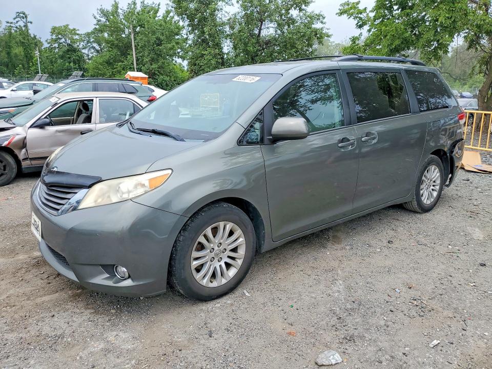 Снимка 1 от търг – 2014 TOYOTA SIENNA с VIN 5TDYK3DC8EX410908