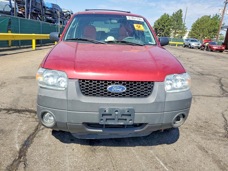 Photo 5 from auction – 2005 FORD ESCAPE with VIN 1FMCU93135KB12700