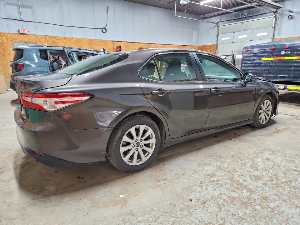 Photo 3 from auction – 2018 TOYOTA CAMRY with VIN JTNB11HK9J3057360
