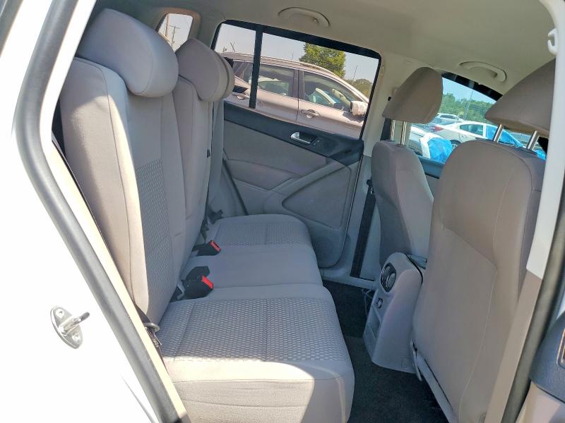 Снимка 11 от търг – 2010 VOLKSWAGEN TIGUAN с VIN WVGAV7AX5AW531845